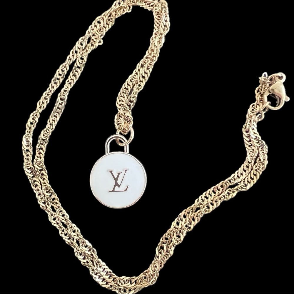 Gold & white L V pendant necklace, 16in chain:)